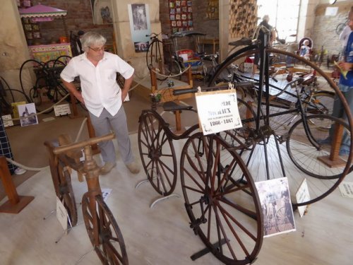 Visite du Musée du Vélo de Tournus : une collection incroyable de tous types de vélos, des plus anciens au plus étonnants