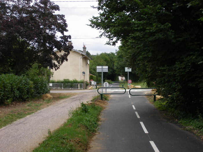 Carrefour de Lay St Christophe